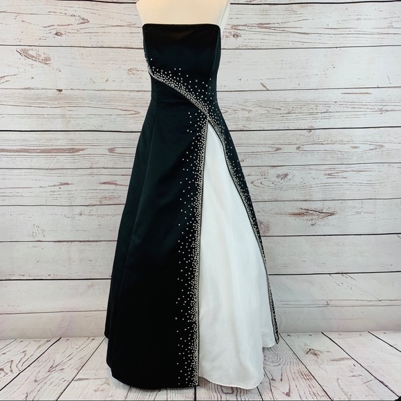 David's Bridal Dresses & Skirts - David’s Bridal black white silver sparkle formal